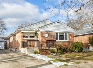 7310 169th St, Fresh Meadows, NY 11366