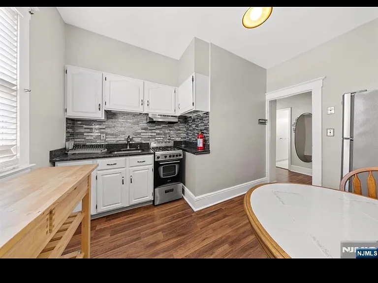 29 Pine St #2 — Photo 6