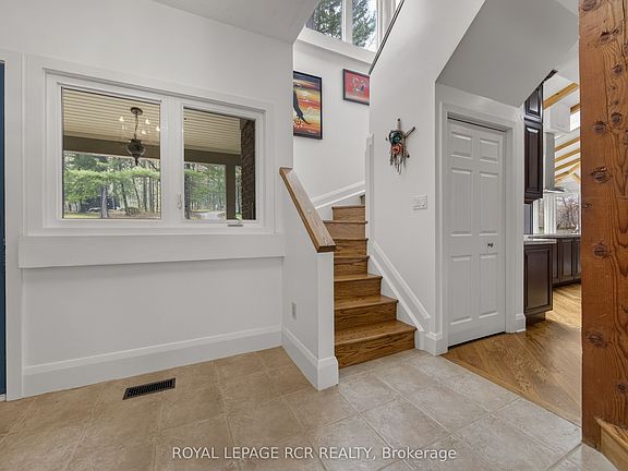 3rd image of 16365 Bathurst St