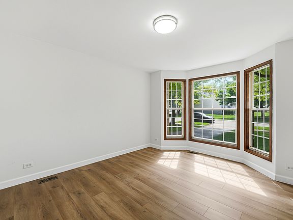 3rd image of 1343 Seabury Cir