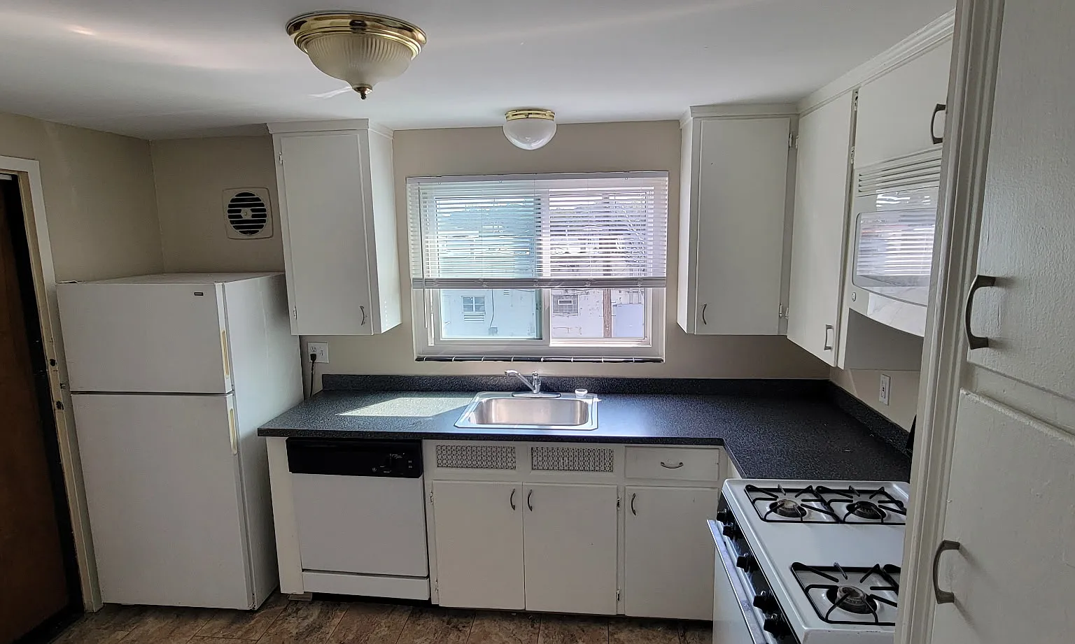2 bed, 800 sqft, $925 — Photo 2