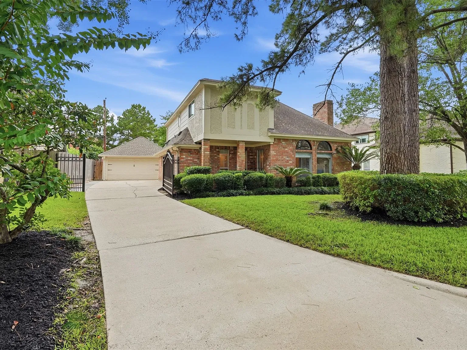 4 bed, 2.5 bath, 2764 sqft, $2,800 — Photo 3