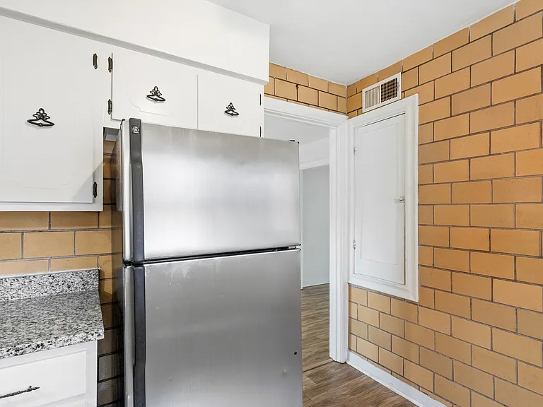 1076 Wilshire Ave — Photo 15