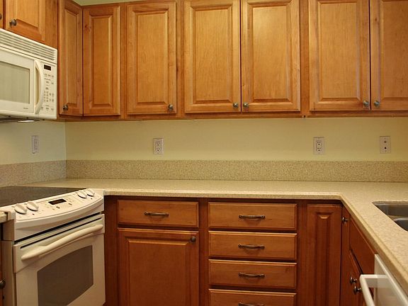5th image of 3664 Ashworth Dr Unit A