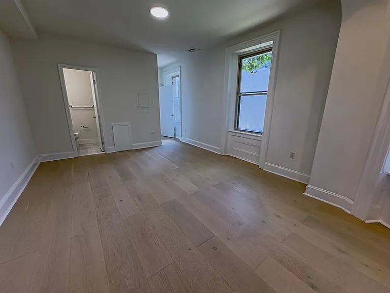 1703 Green St #5 — Photo 23