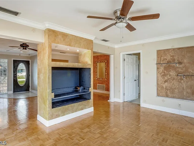 806 Entrada Dr N — Photo 5