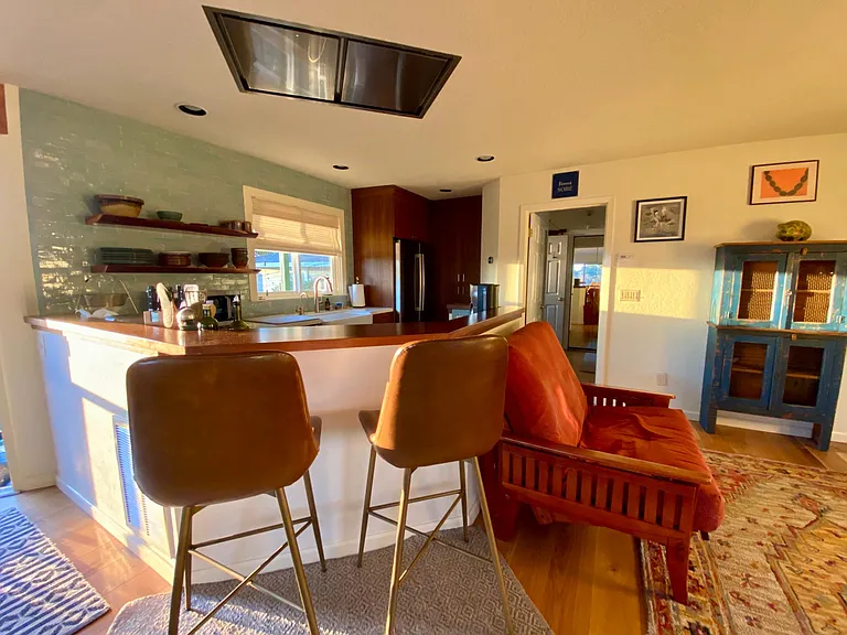 1518 Meek Ave — Photo 3