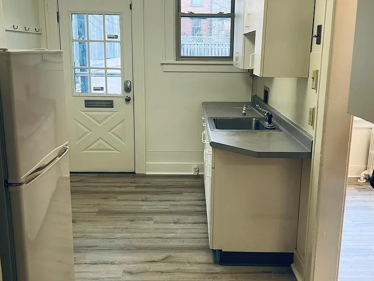 1118 S Braddock Ave — Photo 5