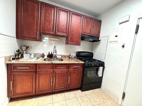 2nd image of 2609 23rd Ave APT 2F