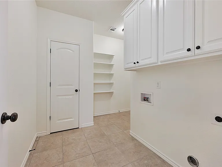 3802 Blackhawk Ln — Photo 13