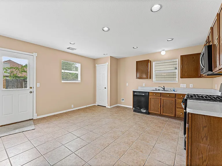 3414 Dartmouth Field Ln — Photo 5