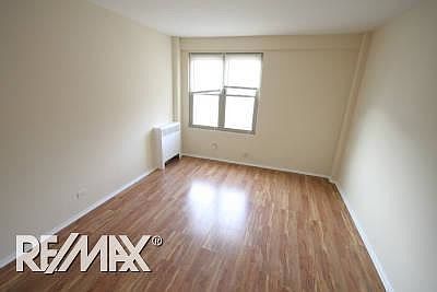 5th image of 2610 W Balmoral Ave APT 205
