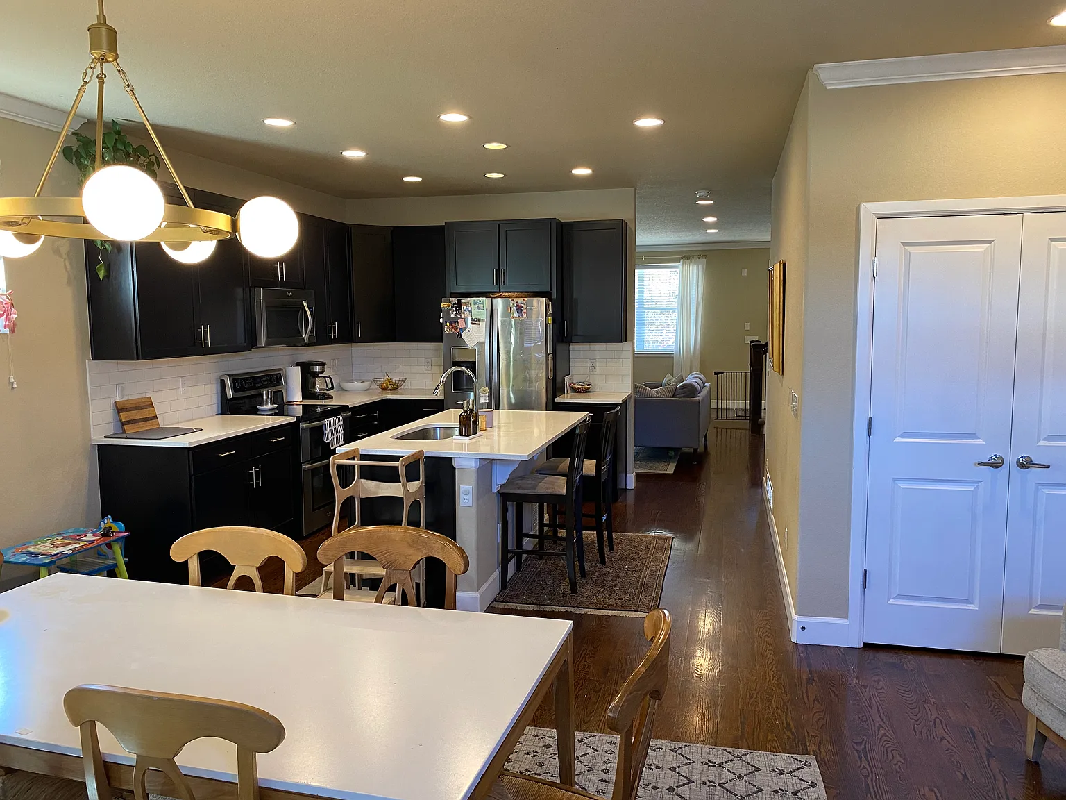 4 bed, 2.5 bath, 2877 sqft, $3,750 — Photo 1
