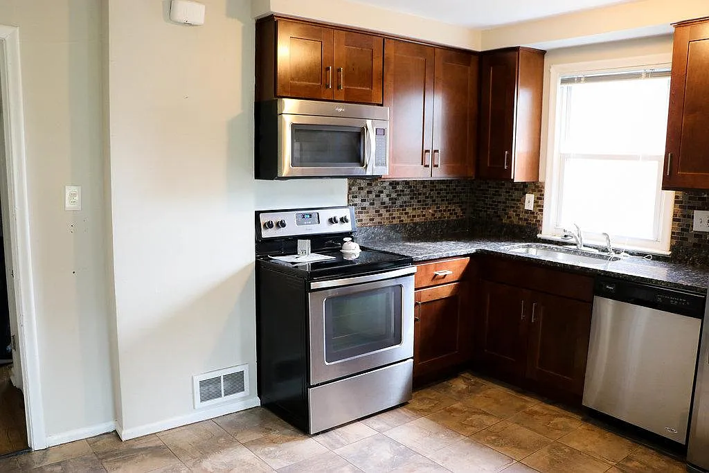 2 bed, 1000 sqft, $1,500 — Photo 4