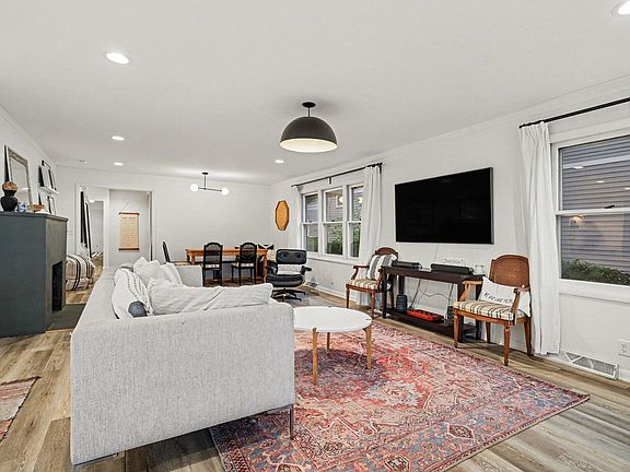 5th image of 1028 Forest Dr