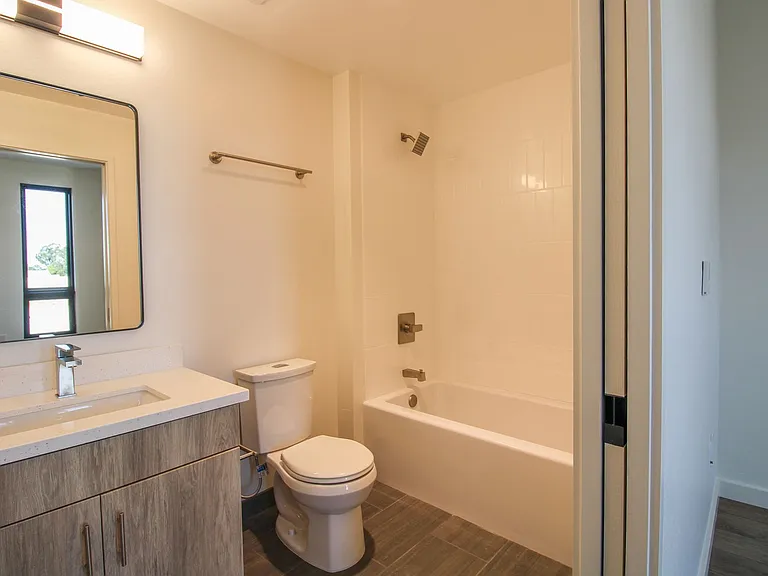 Newly Built Luxury Apartments in San Luis Obispo "Little Italy" — Photo 24