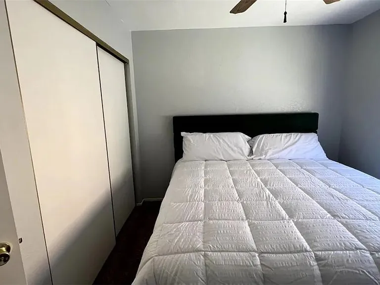 908 Carmel Shores Dr — Photo 12