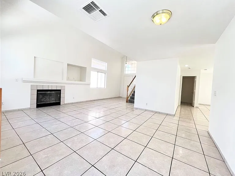8284 W Rochelle Ave — Photo 9