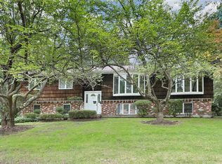 4 Long Meadow Dr, Airmont, NY 10952
