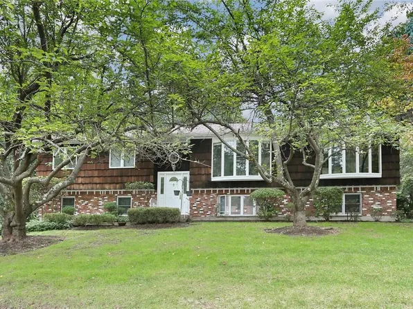 4 Long Meadow Drive, Airmont, NY 10952