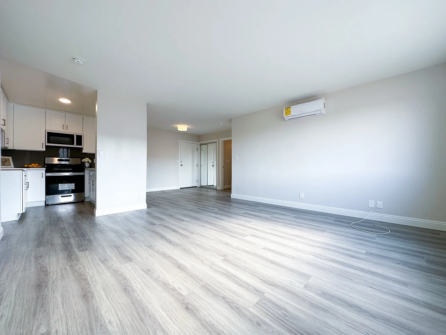 2 bed, 1200 sqft, $2,499 — Photo 3
