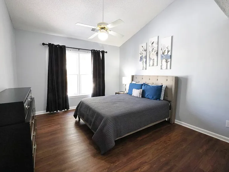 5456 Roxbury Dr — Photo 12