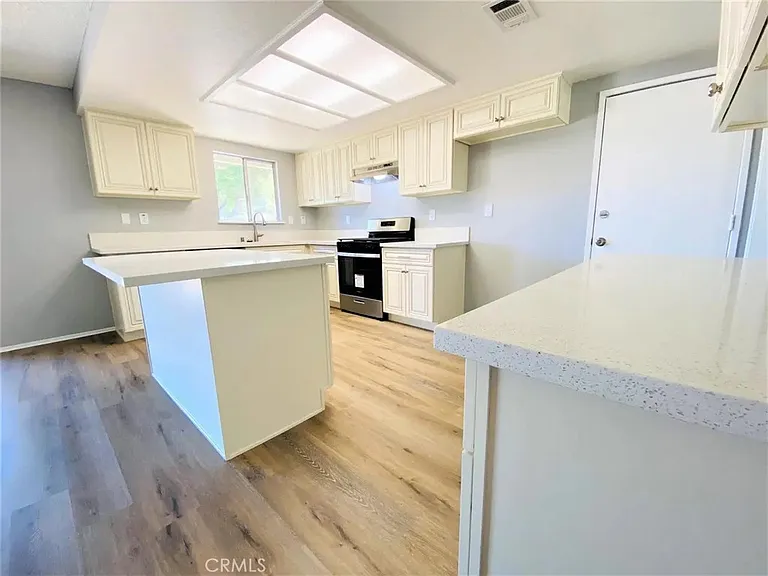 16716 Stagecoach Ave — Photo 6