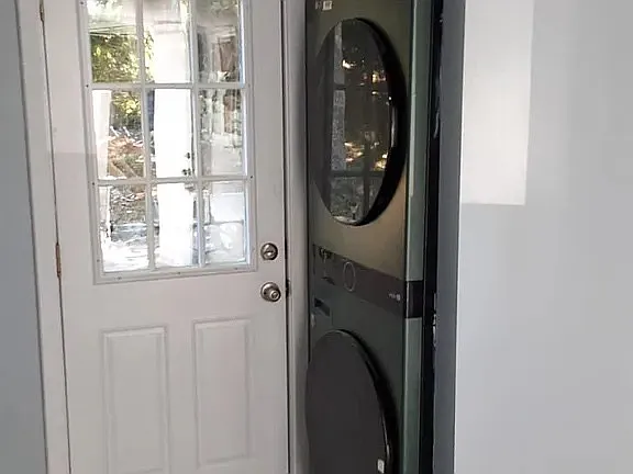 3 bed, $2,300 — Photo 1