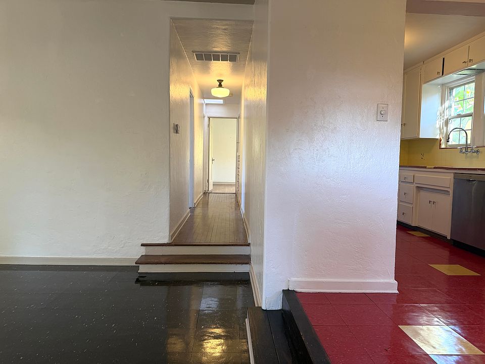 living room toward hall to the bedrooms.