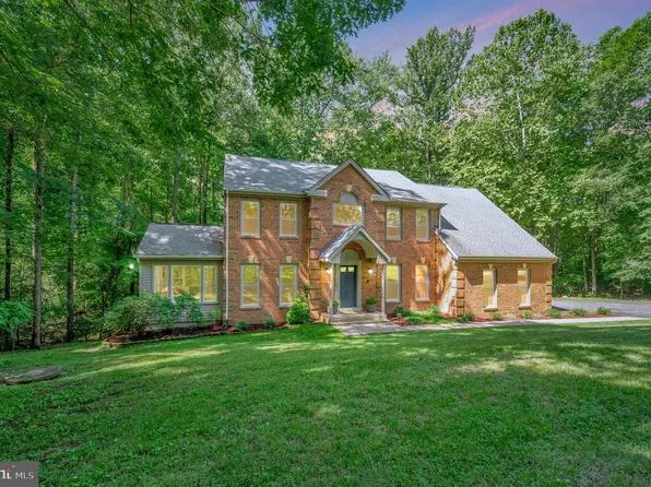 2 English Hills Dr, Fredericksburg, VA 22406