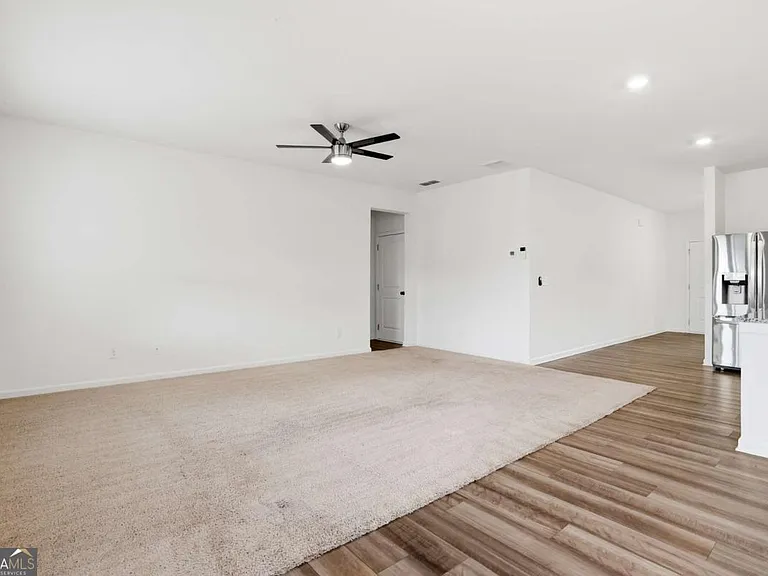 395 Knightsbridge Ln — Photo 4