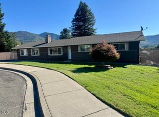 1931 NW Candler Ave, Grants Pass, OR 97526