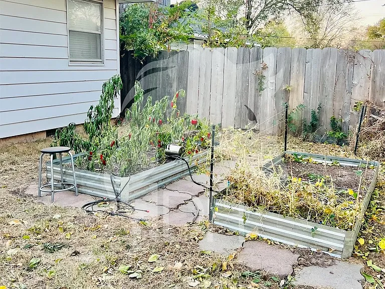 314 S Harding St — Photo 23