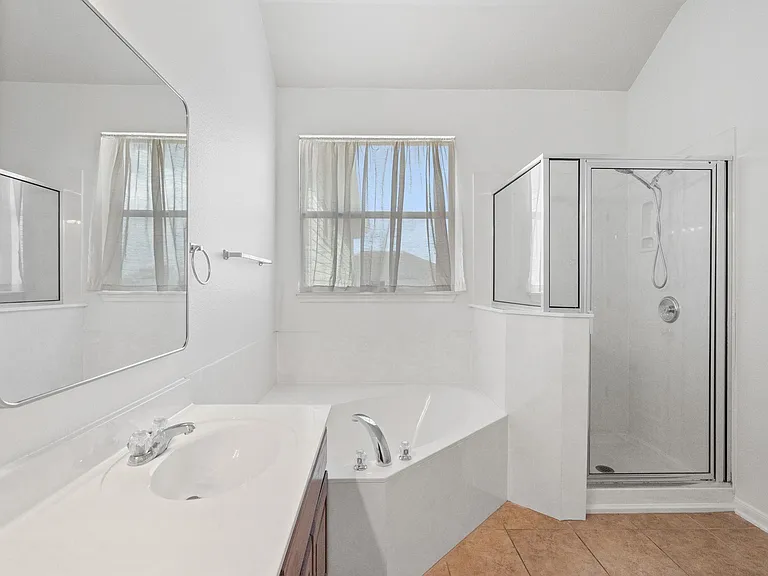 209 Canterbury Dr — Photo 19
