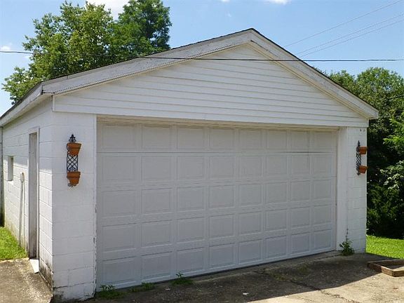 3rd image of 395 Lynnwood Ct
