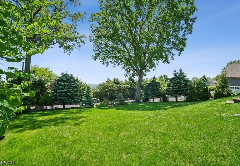 1008 Mary Allen Ln — Photo 36
