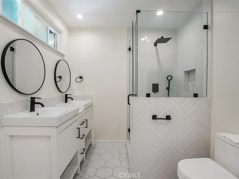 16329 Napa St — Photo 30