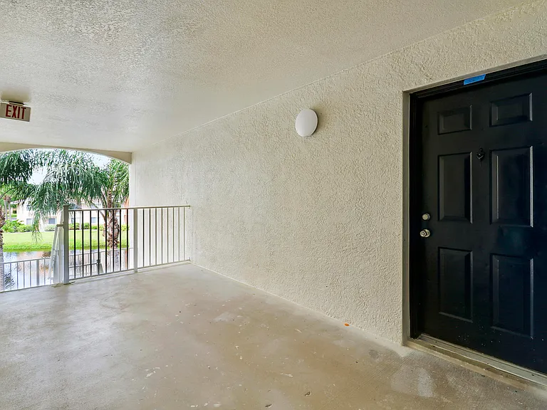 121 SW Palm Dr #306 — Photo 6