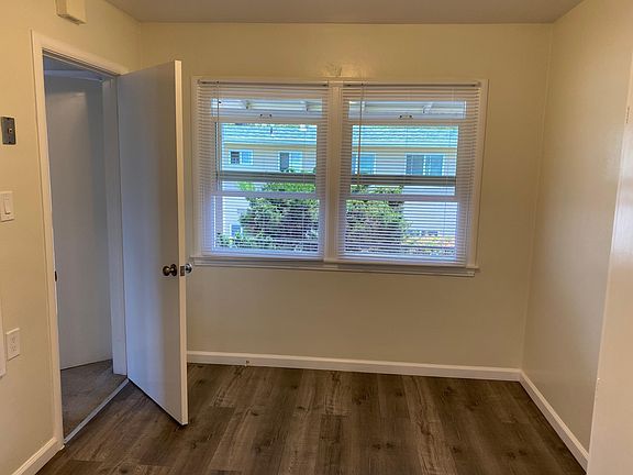 Kitchen table area