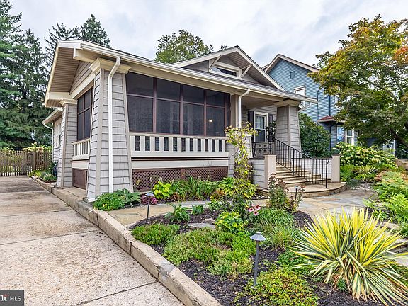 2nd image of 166 Park Pl