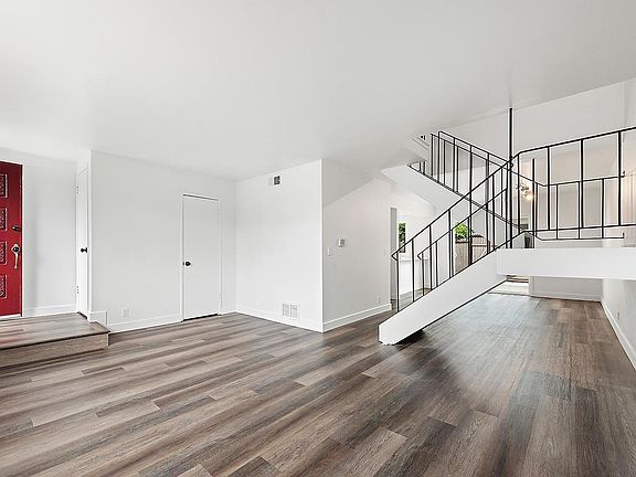 4th image of 464 Bahia Way