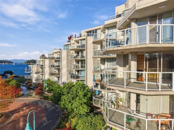 158 Promenade Dr #402, Nanaimo, BC V9R 6M7