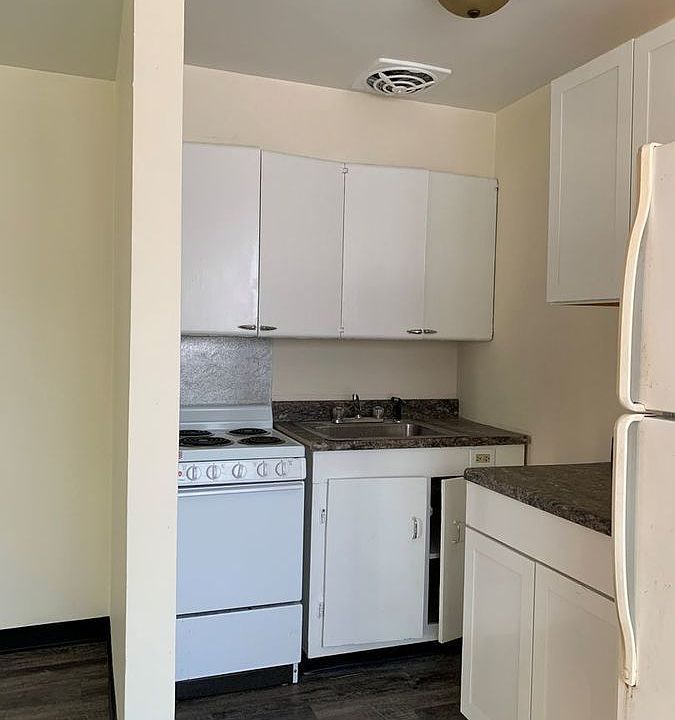 1st image of 9654 Selby Pl APT 2