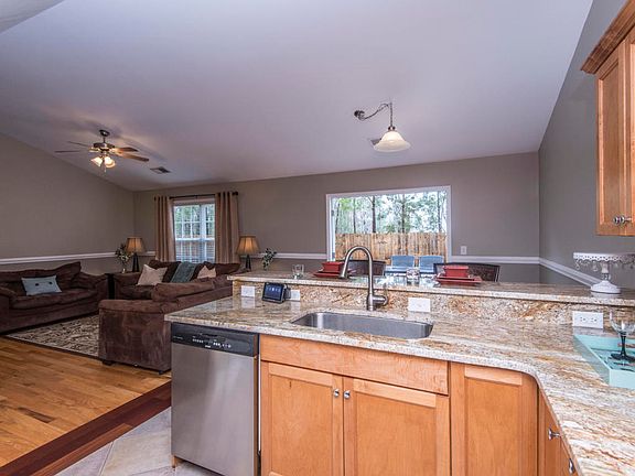 3rd image of 2746 Fernwood Dr