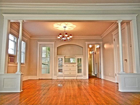 2nd image of 844 N Las Palmas Ave