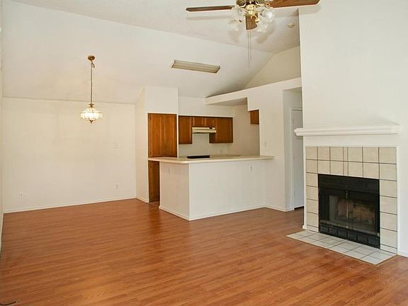 4th image of 1408 Eastview St