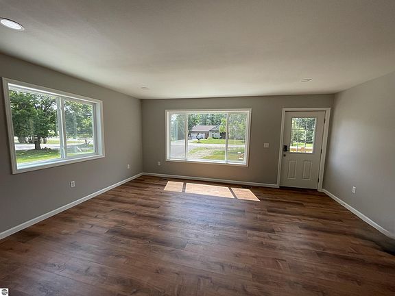 4th image of 1691 E Brookside Dr