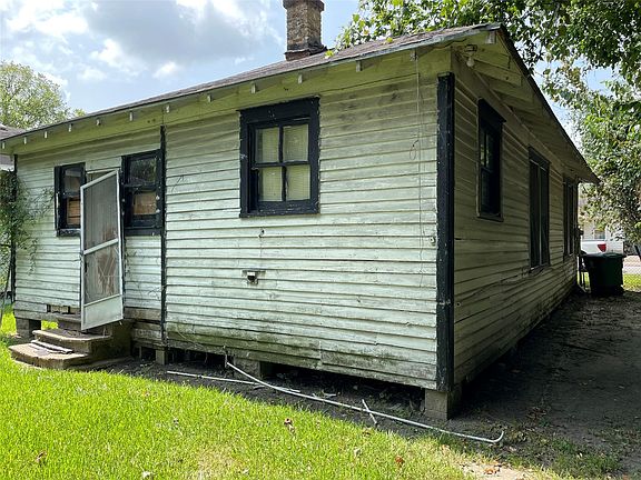 3rd image of 3255 Reeves St