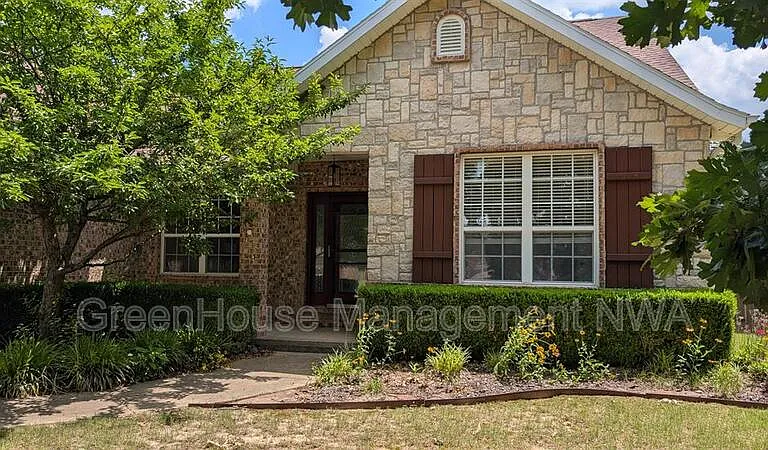 4003 SW Hawthorne Pl #4003HAW — Photo 1