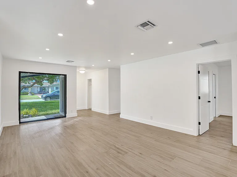 1250 SW 4th St — Photo 10